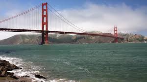 The international orange of the golden gate bridge glows in the evening light at sunset in the bay area. Golden Gate Bridge Architektentraum In Orange Rot Br Wissen