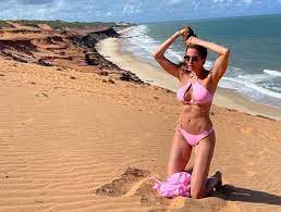 VÍDEO] Luciana Gimenez leva caldo ao tentar posar de blogueira na ...