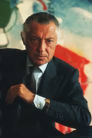 He obtained a law degree at the university of turin and, while still very young, he was active in the second world war, as a recruit in the 1st nizza cavalleria regiment. La Vita Veloce Gianni Agnelli Vanity Fair