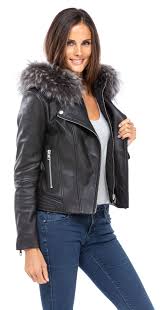 Il est parfait pour toutes les saisons. Blousons Cuir En Cuir Agneau Ref 7018252 Int19 Noir Noir