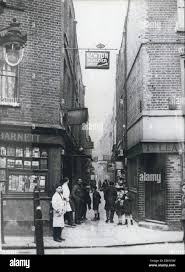 Jan. 01, 1920 - London In The Twenties. Street scene in Limehouse, East  London. (exact date unknown) ne P Stock Photo - Alamy