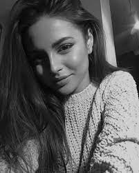 Pin By Anvt On B W Grls Portrait Photography Poses Girl Photo Poses Aesthetic Girl