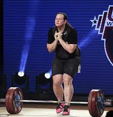 Laurel hubbard set new national records in the snatch and clean and jerk, beating her nearest competitor in melbourne by 19 kilos. Transgender Weightlifter Wins Medal At World Championships Express Digest