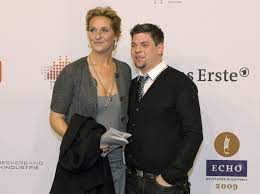 #viermalanggelacht morgen @grilldenhenssler_vox 20:15 ⏰ mit @steffen_henssler gegen @timmaelzer_official ! Tim Malzer Und Nina Heik So Schon Ist Unser Leben Auf Mallorca Mopo De