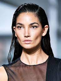 Lovely Wet Hairstyles For Career Woman 23 Wet Look Hair Long Slicked Back Hair Slick Hairstyles