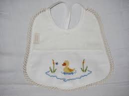 Borboletas para bordar ponto cruz. A Lojinha Da Nela Babete A Ponto Cruz E Biquinhos De Croche Bebe De Ponto Cruz Diy Flores De Tecido Bordado Do Bebe