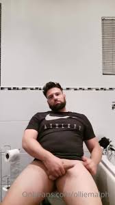 Alpha Male Jerking Off In The Bathroom - ThisVid.com