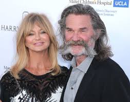 The july 27, 2016, facebook post shows a photo of the two walking arm in. Kurt Russell Goldie Hawn Make An Unexpected Announcement