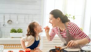 Cocinar para toda la familia significa cocinar para los niños, y con los niños. Cocina Para Ninos Estos Dias De Confinamiento