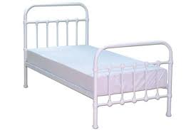 bedworld discount darwin white metal bed frame double 135cm darwin white metal bed frame in a traditional white metal bed frame white metal bed metal bed frame