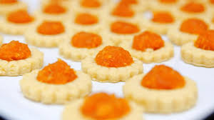 Kuih muih untuk hidangan dimajlis perayaan aidilfitri yang menjelang. The Food Of Hari Raya Puasa