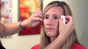 How to Hide Wrinkles With Makeup : Makeup Tips