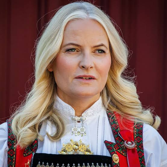 Norway's Crown Princess Mette-Marit Claims She Didn't Know About “the  Seriousness” of Epstein's Crimes—but the Emails Say She Googled Him |  Vanity Fair