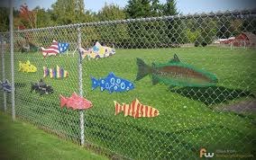 Stop a few feet short of the fence post to stretch the mesh. 12 Who Said Chain Link Fences Had To Be Boring And Dull In 2020 Fence Decor Chain Link Fence Fence Art