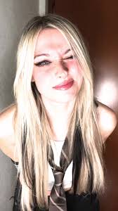 Avril Lavigne Cosplay Outfits: A Lookalike Transformation