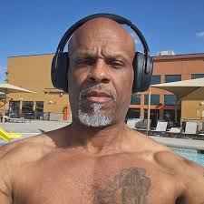 With his 5th victory, Noah Lyles ties Michael Johnson and Ralph Metcalfe's  record for the most ever U.S. outdoor men's 200m titles. 🏆