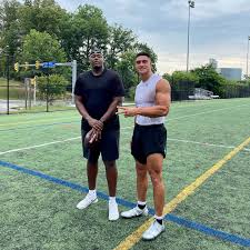 John bates (born november 6, 1997) is an american football tight end for the washington football team of the national football league (nfl). Sammis Reyes Sammisreyes Instagram Photos And Videos