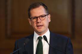 Reform pledges 'senseless and cruel' ban on all foreign nationals claiming  benefits | The Independent