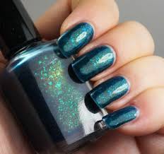This manicure is a 30 min, luxury manicure including cuticle grooming, nail shaping, exfoliation and hand moisturizing with hot oil and lotion massage followed by a paraffin wax treatment and finished with your choice of polish. Acid Ocean A Teal Green Blue Multichrome Flakie Indigo Bananas