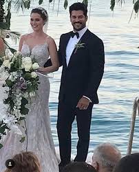 Fahriye Evcen Den Neslihan Atagul E Unlu Kadinlarin Gelinlik Tercihindeki Onemli Detay