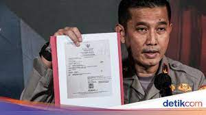 Dua polisi penembak laskar fron pembela islam (fpi) briptu fikri ramadhan dan ipda m yusmin ohorella melakukan sujud syukur sekaligus . Polisi Penembak Laskar Fpi Tewas 4 Januari Kenapa Baru Diungkap