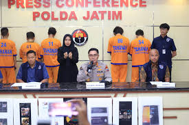 Polda Jatim Berhasil Ungkap Kasus Tindak Pidana ITE Pornografi Anak Motif  Cemburu