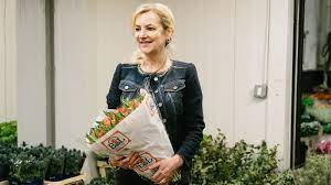 1st in flowers makes sending flowers to lexington and fort jackson effortless. Promise You A Rose Garden Ex White House Florist Tells All The New York Times