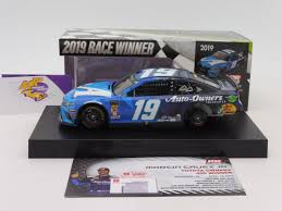 The 2019 nascar cup series (also known as the 2019 monster energy nascar cup series for sponsorship reasons) was the 71st season of nascar professional stock car racing in the united. Mrs Modellautos Lionel Racing W191923o2mtk Toyota Nascar Serie 2019 Martin Truex Jr Auto Owners Richmond Winner 1 24