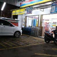 Anpfiff ist um 15:00 uhr. Indomaret Convenience Store Cirebon