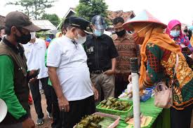 See full list on id.wikipedia.org Bupati Lampung Timur Resmikan Pasar Kreatif Warung Macan Di Desa Adirejo Pekalongan Lampung Sumselnews