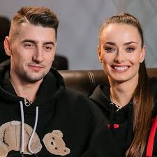 А все потому, что парень не хотел с ней целоваться! Holostyachka Kseniya Mishina I Aleksandr Ellert Pozdravili S Novym Godom Video Glamur Tsn Ua