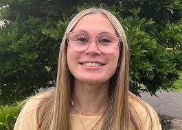 Abby Howard's Instagram, Twitter & Facebook