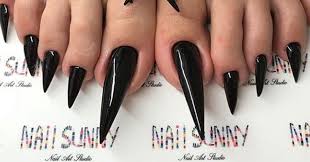 Significado de soñar con uñas largas en manos y pies. La Moda De Llevar Las Unas De Los Pies No Extra Largas Lo Siguiente
