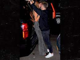 Despite his initial misgivings, edelman has grown to love his daughter and has declared that he is no longer living his life for himself, but rather for his. Julian Edelman Gets Kissy Kissy With Hot Brazilian Model