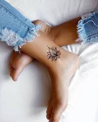 Những vị trí xăm hình phù hợp cho nữ nhất là trên cổ tay, ngực và chân… cùng tham khảo những mẫu hình xăm hoa ở bắp chân cho nữ đẹp nhất sau đây. Ä'áº¹p Va Láº¡ Báº¡n Sáº½ Cháº¿t Me Vá»›i Bá»™ SÆ°u Táº­p Hinh XÄƒm á»Ÿ Chan Sau