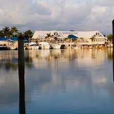 Här finns även en uppvärmd pool och en lounge. Unique Florida Keys Pools Hawks Cay Resort