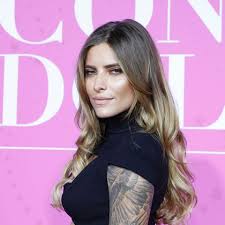 Um was es sich bei diesem ausgefallenen motiv handelt und was die fans darüber denken. Sophia Thomalla Dieses Tattoo Lasst Sie Sich Entfernen Gala De