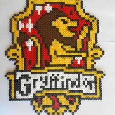 Pin the clipart you like. Harry Potter Blason Maison Gryffondor De Harry Potter En Perles A Repasser Hama Un Grand Marche