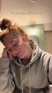 Rachel Bowyer's Instagram, Twitter & Facebook