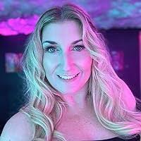 Michele Mascari's Instagram, Twitter & Facebook