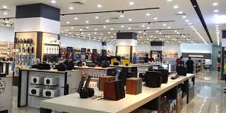 Aeon supermarket, apparel shops, japanese, western and local restaurants, a nice food court, a maybank. Central I City Shah Alam All It Hypermarket