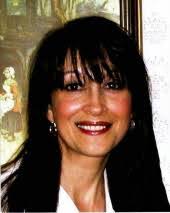 Mimi Elliott's Instagram, Twitter & Facebook