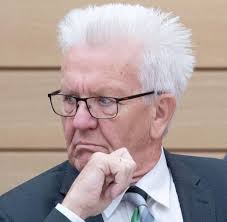 Winfried kretschmann (grüne) hält einen wahlsieg seiner partei bei der bundestagswahl 2021 nun doch nicht mehr für unrealistisch. Winfried Kretschmanns Koalition In Baden Wurttemberg Weiter Grun Schwarz Welt