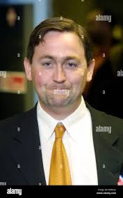 Train facing right hi-res stock photography and images