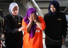 Bekas ketua pengarah organisasi perisikan luar malaysia (meio), datuk hasanah abdul hamid, didakwa di mahkamah sesyen di sini hari ini, atas pertuduhan pecah amanah wang kerajaan berjumlah rm50.4 juta. Hasanah Arrives In Court To Be Remanded Over Missing Ge14 Funds The Star
