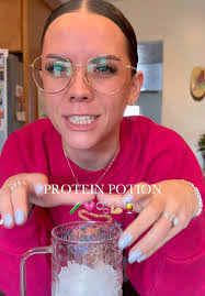 Daisy Stump's Instagram, Twitter & Facebook