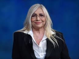 Ritrova il sorriso dopo il ricovero. Mara Venier Come Sta Oggi E Cosa E Successo Dopo Il Ricovero Non Devi Mollare