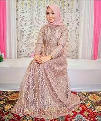 Acara pertunangan termasuk acara formal yang tak boleh anda adakan dengan menggunakan busana yang kurang sesuai atau terlalu santai. 7 Ide Baju Pesta Tile Akar Mutiara Pakaian Pesta Model Pakaian Hijab Model Baju Wanita