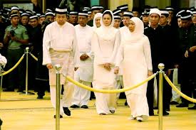 Sultan yang ketiga ialah sultan ialah sultan. Facebook