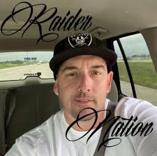 Hey my boy looking for someone to help to pass his time and maybe get know  more he is from Lincoln NE doing time in Nebraska loves music he wrights  music and